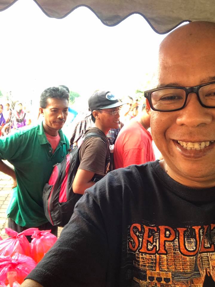 Facebook/Free Food For Ramadhan It's all for humanity, Azimal said.